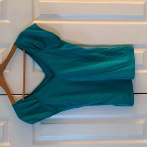 Excellent Old Navy deep v-neck cap sleeve top soft size small